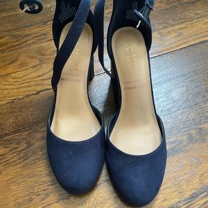 BRAND NEW! Memory foam heels with strap. Closed toe. Thick heel. Size 7.5
